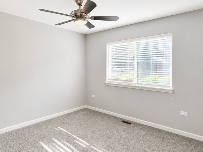 Building Photo - 3131 Saganashkee Ln