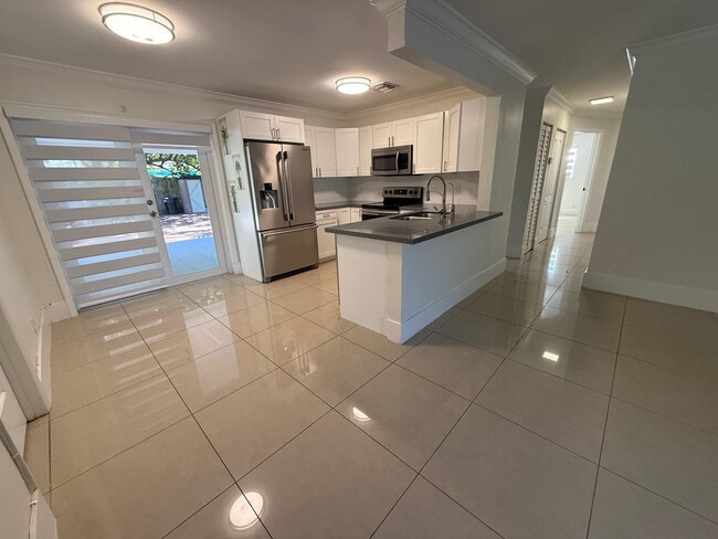 Building Photo - 2300 SW 43rd Terrace