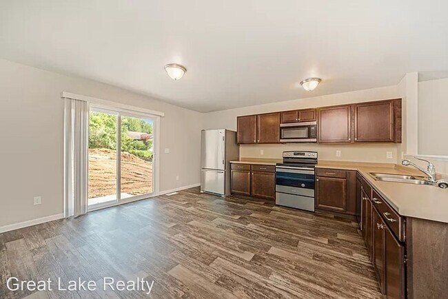 Building Photo - 4 br, 2.5 bath House - 425 Oak Hill Court