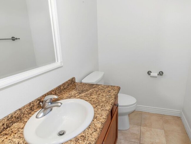 Building Photo - Beautiful and Spacious 4Bd 3.5Bath Home in...