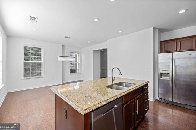 Building Photo - 4228 Laurel Creek Ct SE