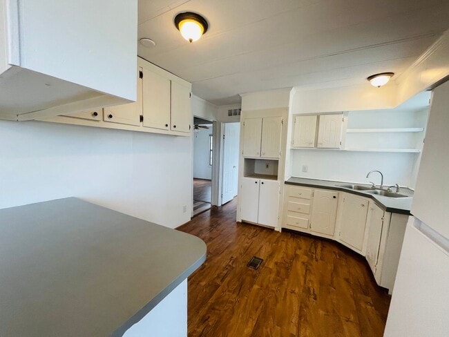 Building Photo - 3 BR, 2 BA doublewide in Pikeville school district