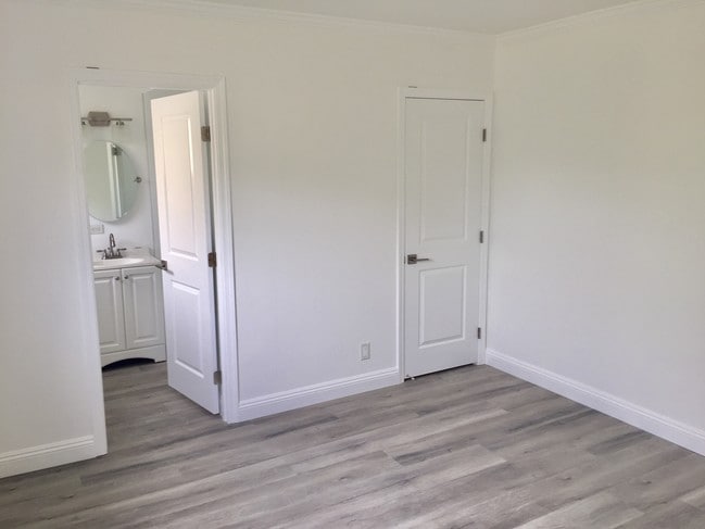 Building Photo - Beach Walk