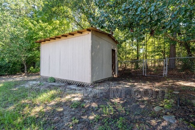 Building Photo - 3920 Nantucket Cir