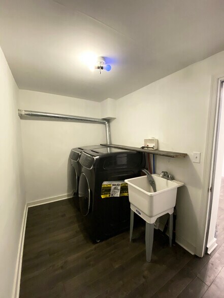 Laundry Room - 808 N Union St