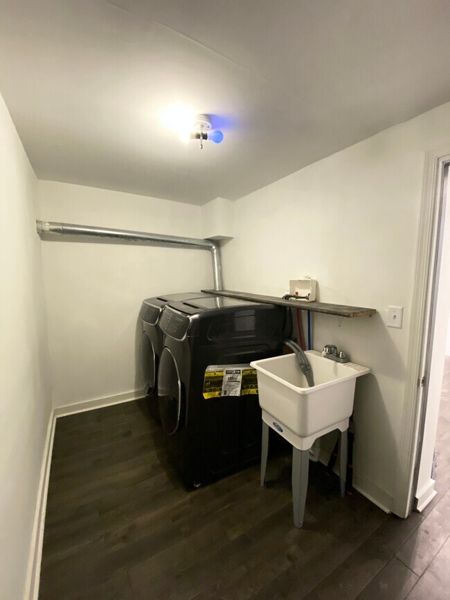 Laundry Room - 808 N Union St
