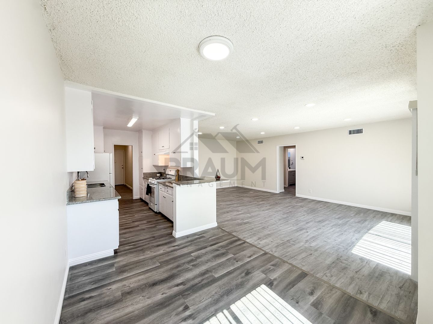 Building Photo - 6039 Whitsett Ave