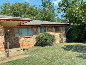 Building Photo - 3 bed, 1.5 baths, 2 car garage