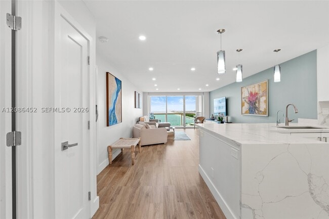 Building Photo - 2100 S Ocean Dr