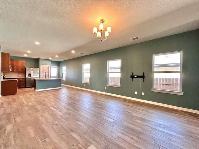 Building Photo - Move-In Ready 3BR, 2BA with Fully Equipped Kitchen & Laundry Room