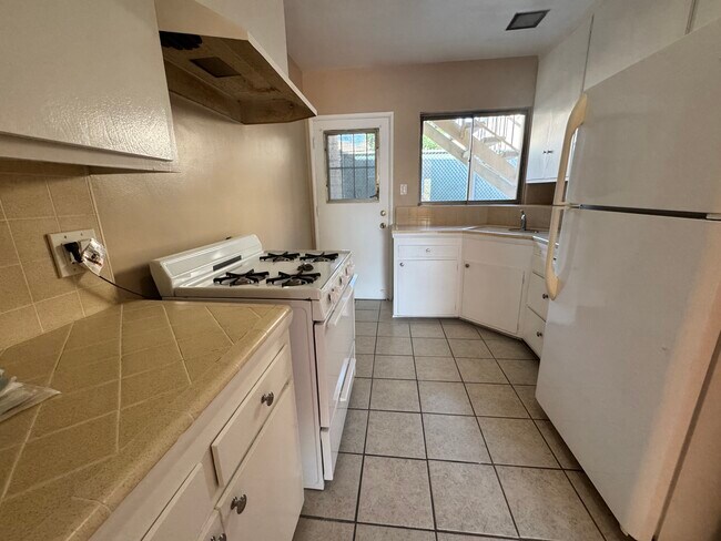 Kitchen - 7123 Flight Ave