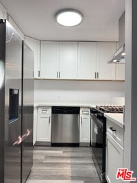 Building Photo - 155 S St Andrews Pl