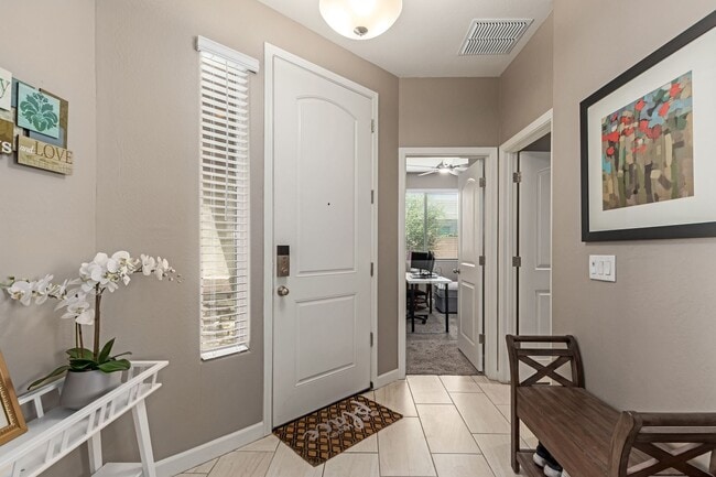 Building Photo - STUNNING 2 story home in Mesa! Plenty of s...