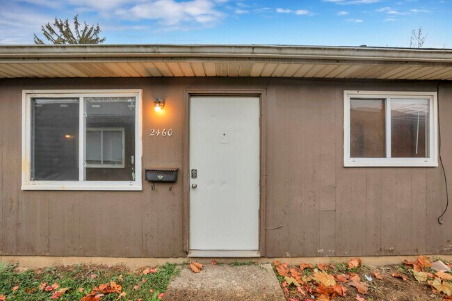 Building Photo - 2460-2462 Hiawatha St