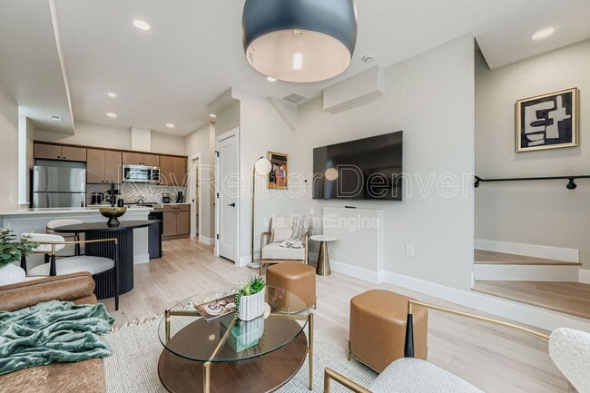 Building Photo - 4100 E Warren Ave