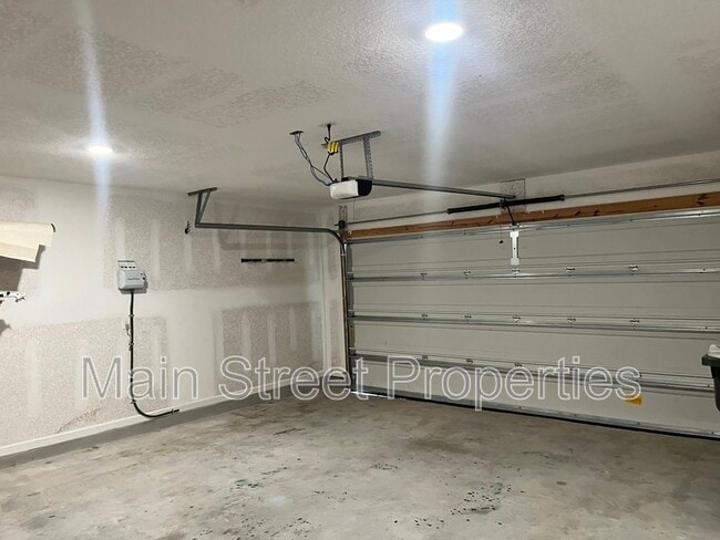 Building Photo - 5862 Blackhorse Cir