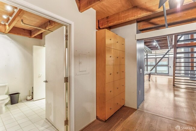 Building Photo - 650 Delancey St