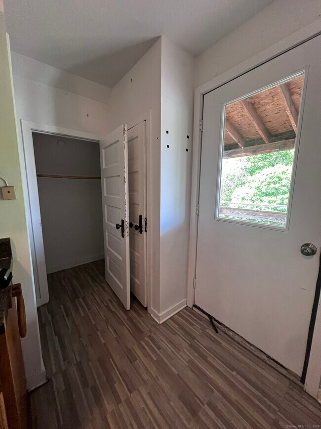 Building Photo - 787 Brewster St