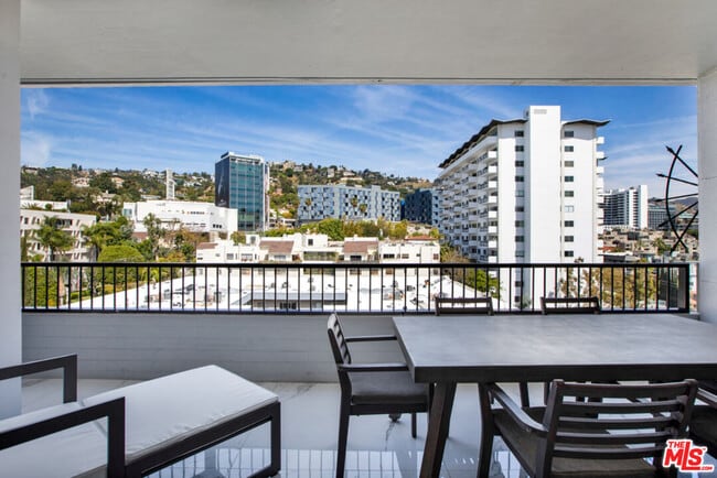 Building Photo - 1100 Alta Loma Rd