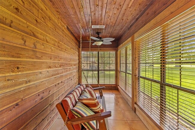 Building Photo - 2101 Bush Dr