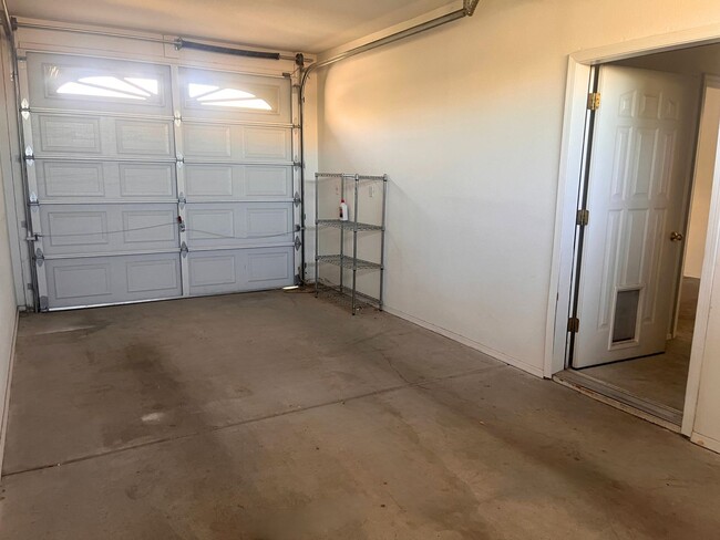 Building Photo - Unfurnished Long Term Pool Home