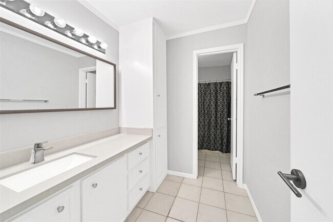 Building Photo - 2239 Kinbrook Dr