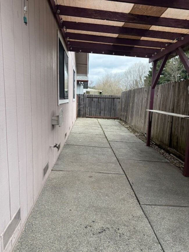 Building Photo - 2 Bedroom 2 Bath House in Cotati ~ Attached 2 Car Garage