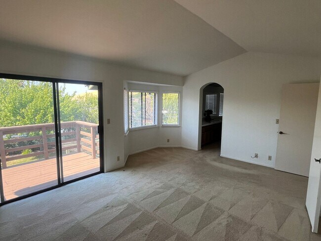 Building Photo - 4 Bedroom Home with 3- Car Garage in Hercules