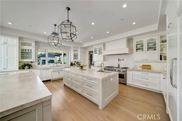 Building Photo - 2037 Delphine Ln