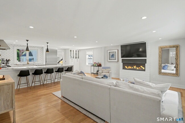Building Photo - 8 Kirock Pl