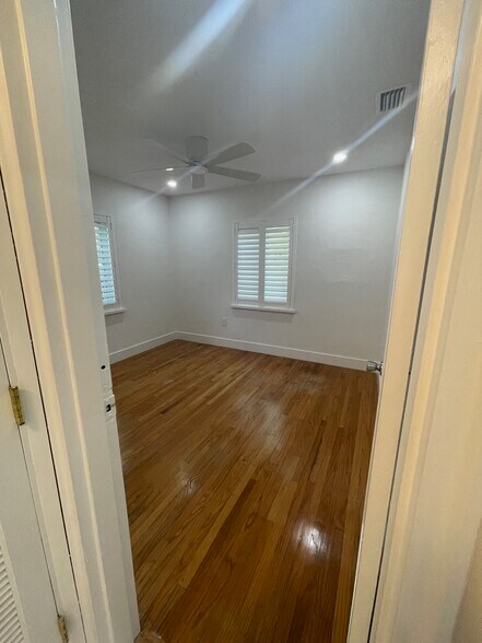 Building Photo - 2510 SW 27th St