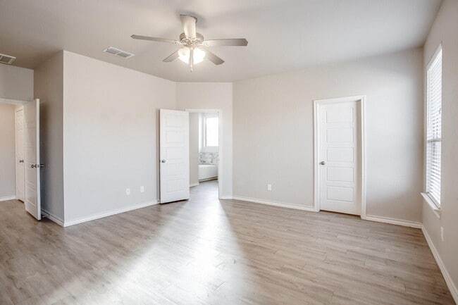 Building Photo - 2328 104th St