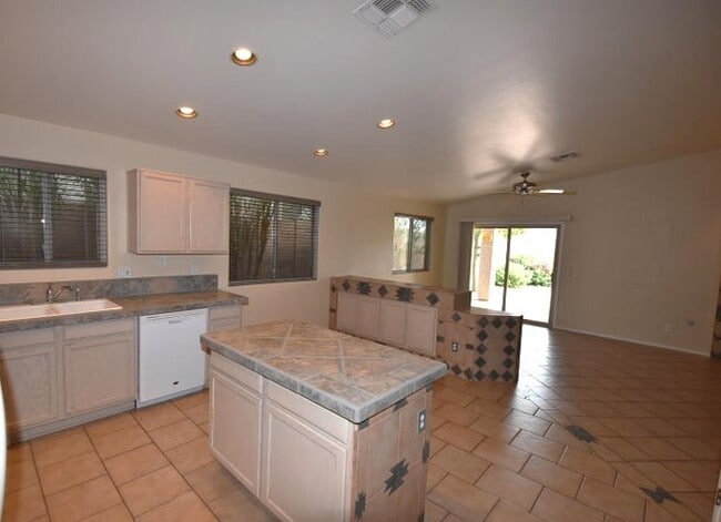 Building Photo - 3 Bedroom, 2 Bathroom Home with Amazing Views