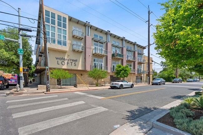 Building Photo - 1601 E Cesar Chavez St