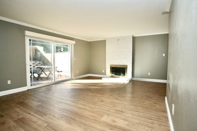 Building Photo - 3br 2ba in a Great Family Neighborhood