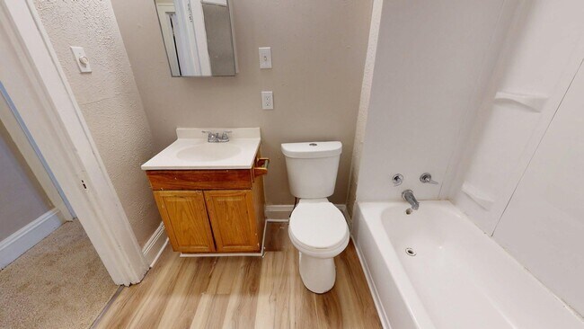 Building Photo - 11302 Parkview Ave