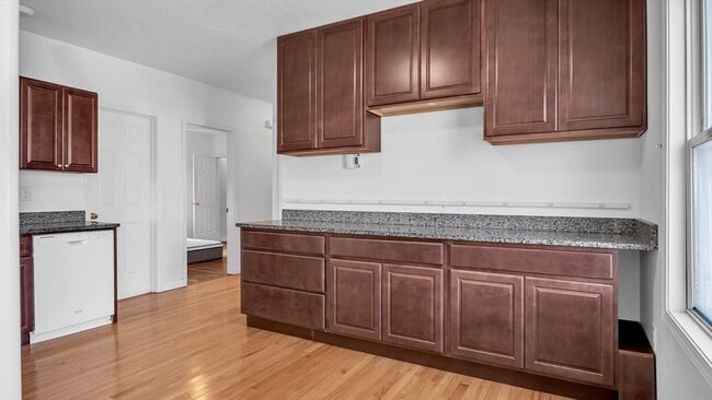 Building Photo - 1442 Main St