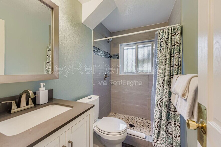 Building Photo - 2796 S Quay Way