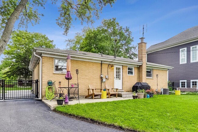 Building Photo - 1304 N Mitchell Ave