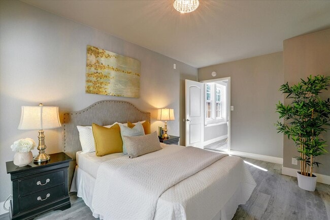 Building Photo - Adorable & Modern Remodeled Home, New floo...
