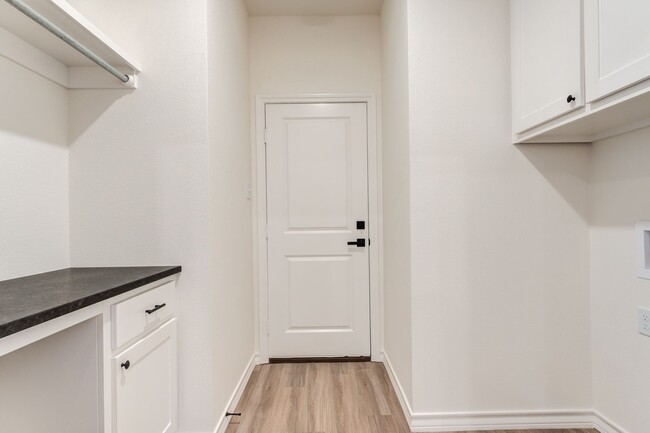 Building Photo - 3 Bedroom Townhome in Escondido - Frenship...