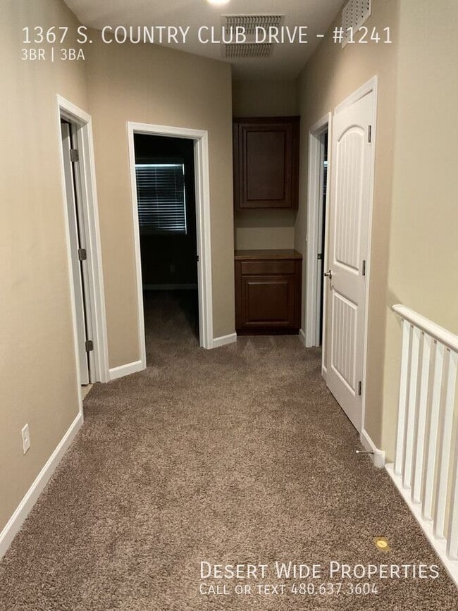 Building Photo - 1367 S Country Club Dr