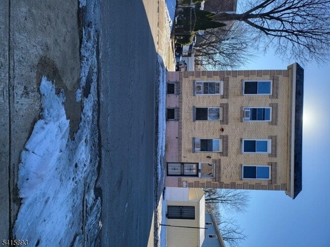 Building Photo - 89 Tremont Ave