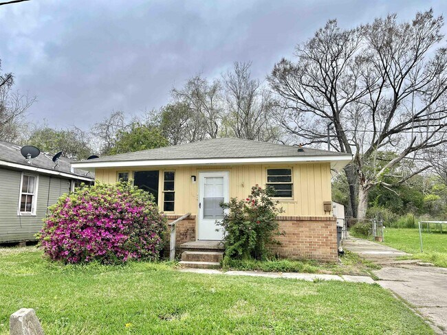 Building Photo - 867 N 39th St