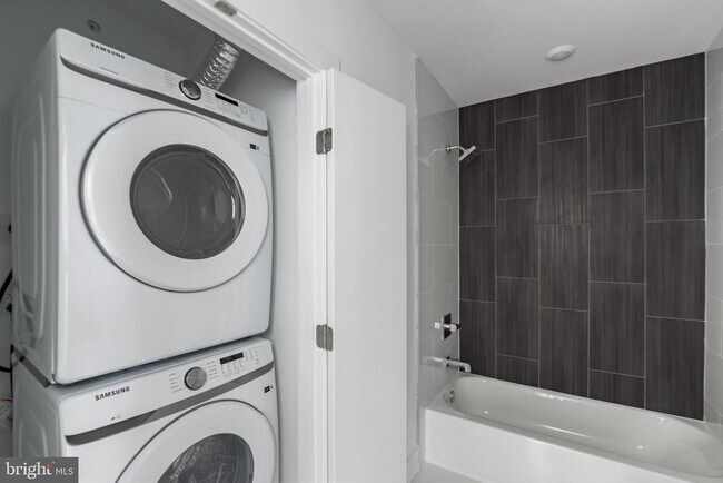 Building Photo - 813 N Broad St