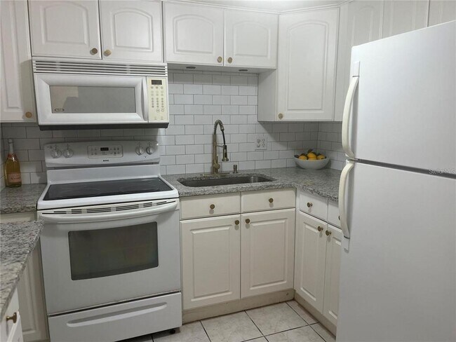 Building Photo - 8602 Champlain Ct