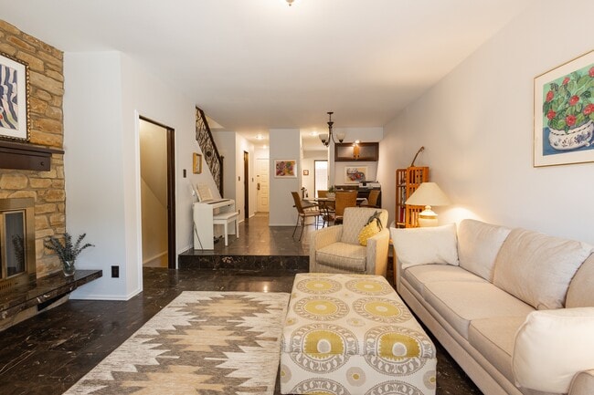 Building Photo - 3191 Sycamore Dr