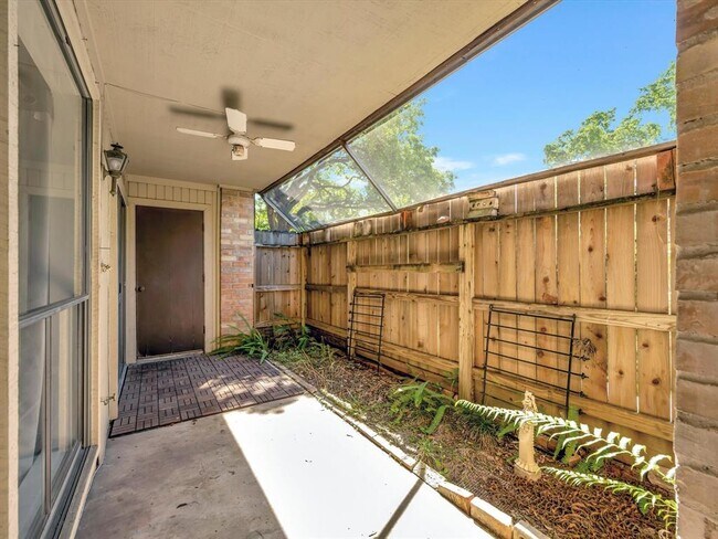 Building Photo - 1601 S Shepherd Dr