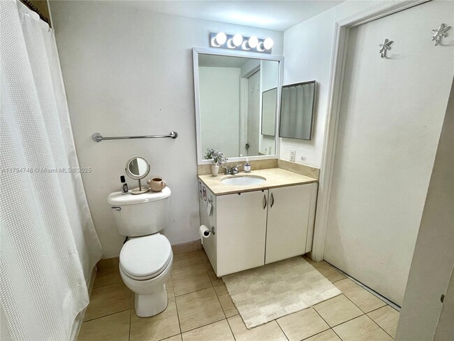 Building Photo - 1750 N Bayshore Dr