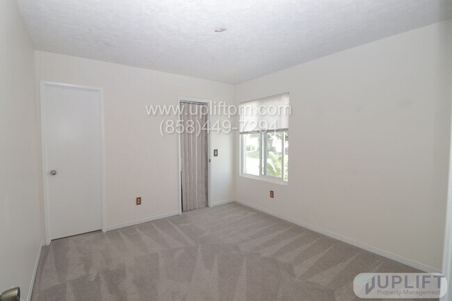 Building Photo - Spacious 3-Bedroom Pool Home in Oceanside ...